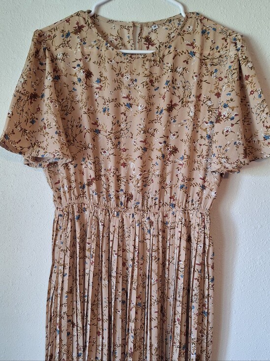 Dresses & Skirts - Beige Floral Pleated Maxi Dress